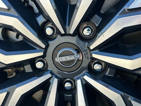 Used 2024 Nissan Altima 2.5 SV FWD image 14
