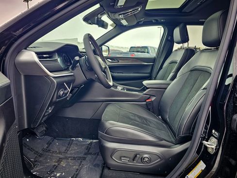New 2026 Jeep Grand Cherokee Altitude AWD/4WD image 11