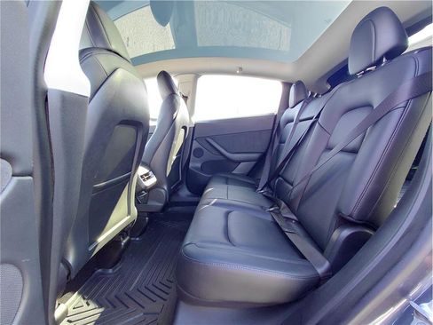 Used 2021 Tesla Model Y Performance image 9