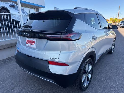 Used 2022 Chevrolet Bolt EUV LT w/ Convenience Package image 4