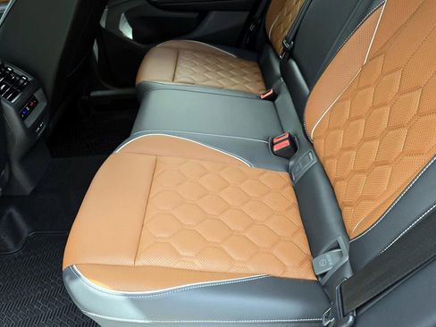 New 2026 Volkswagen Tiguan SEL R-Line AWD/4WD image 11
