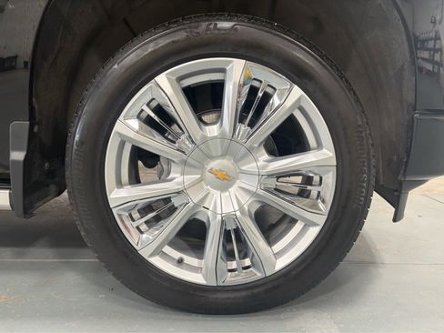 Used 2022 Chevrolet Silverado 1500 High Country w/ High Country Premium Package AWD/4WD image 8