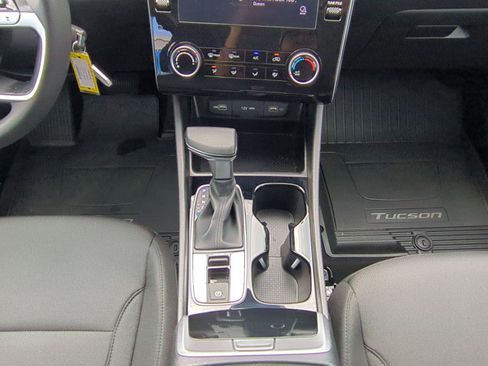 Certified 2024 Hyundai Tucson SE FWD image 15