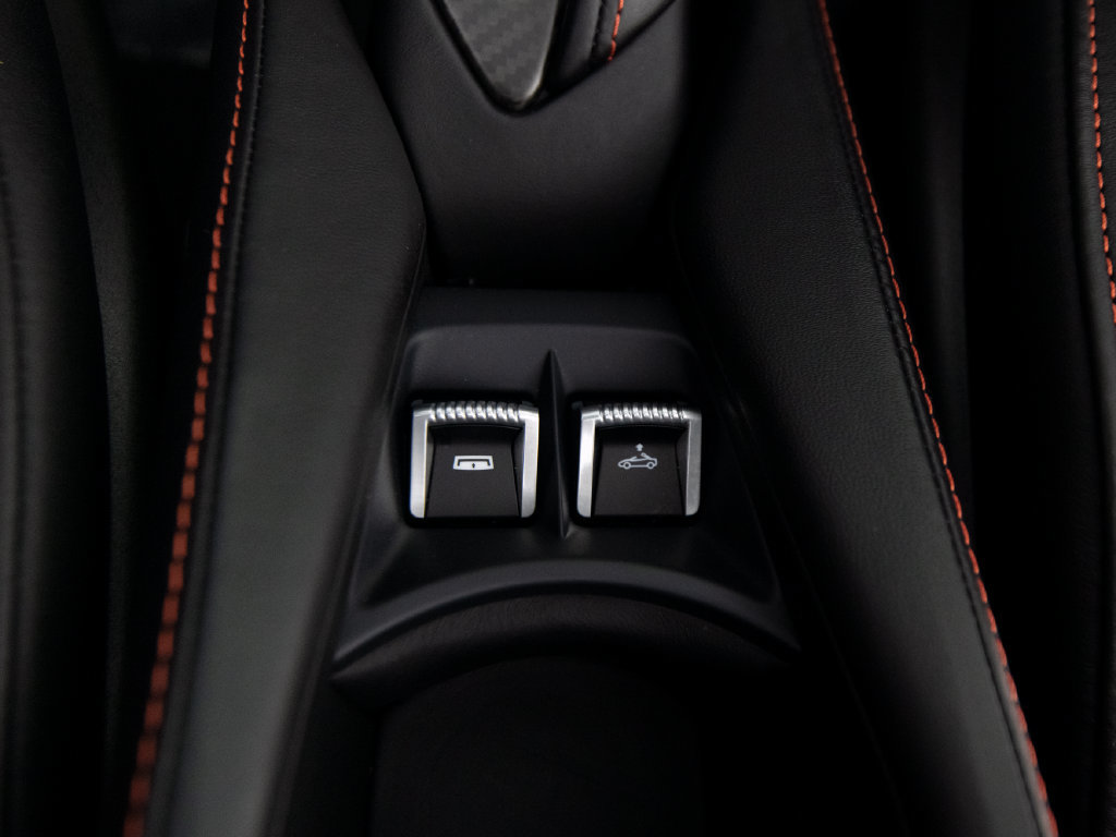 Used 2020 McLaren 720S Performance RWD image 22