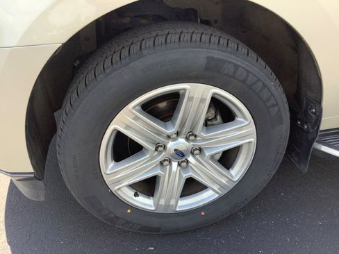 Used 2018 Ford Expedition Max XLT w/ Equipment Group 202A AWD/4WD image 4