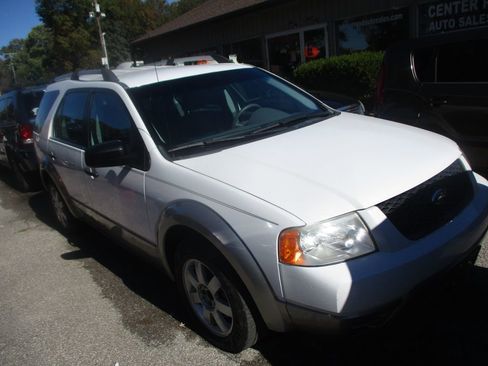 Used 2006 Ford Freestyle SE image 2
