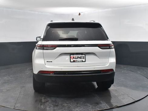 New 2025 Jeep Grand Cherokee Altitude w/ Trailer Tow Package AWD/4WD image 8