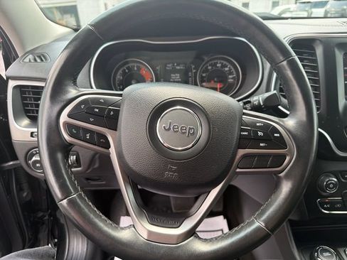 Used 2019 Jeep Cherokee Latitude Plus w/ Cold Weather Group AWD/4WD image 14