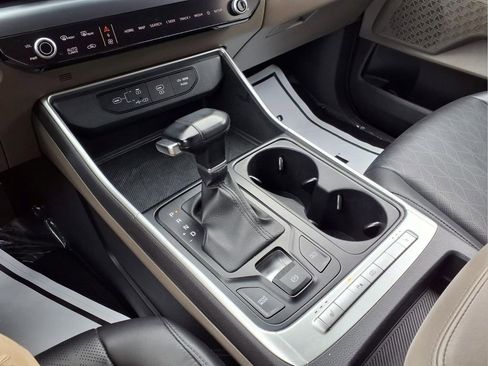 Used 2025 Kia Carnival FWD image 14