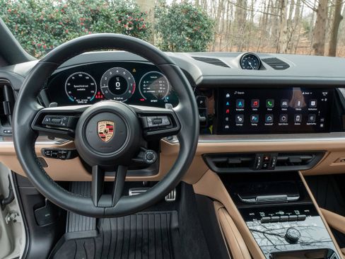 Certified 2024 Porsche Cayenne S w/ Premium Package Plus (PP1) image 22