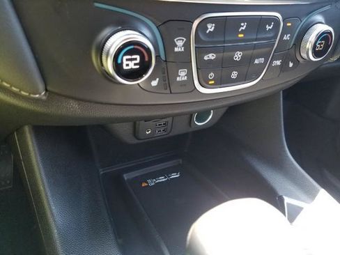 Used 2023 Chevrolet Traverse LT w/ LT Premium Package AWD/4WD image 23