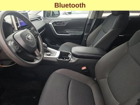 Used 2025 Toyota RAV4 LE AWD/4WD image 10