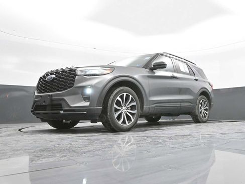 Used 2025 Ford Explorer ST-Line image 37