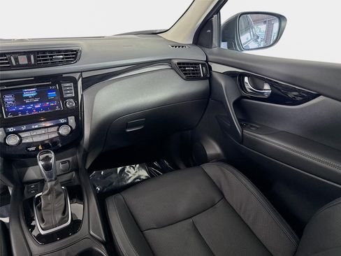 Certified 2022 Nissan Rogue Sport SL FWD image 24