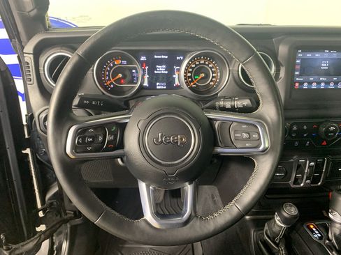 Used 2018 Jeep Wrangler Unlimited Sahara w/ Dual Top Group AWD/4WD image 21