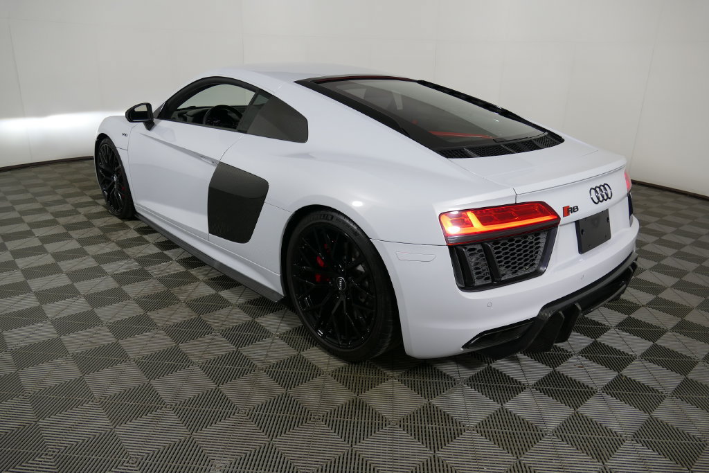 Used 2017 Audi R8 V10 w/ Carbon Exterior Package AWD/4WD image 10
