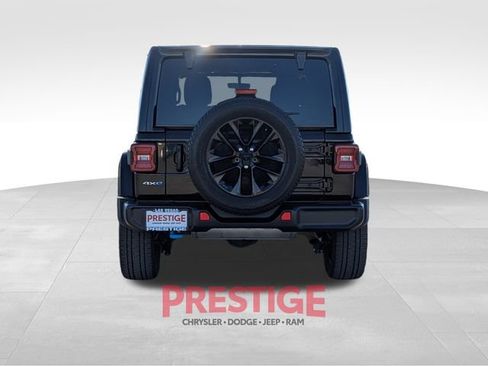 Used 2022 Jeep Wrangler Unlimited Sahara 4xe image 8