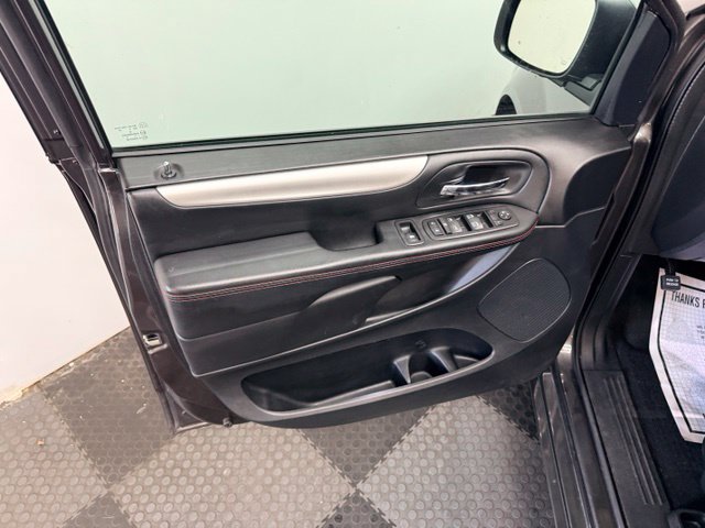 Used 2017 Dodge Grand Caravan GT FWD image 18