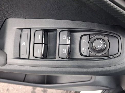 Used 2025 Subaru Crosstrek 2.0i Premium image 18
