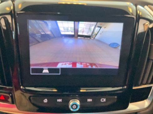 Used 2022 Chevrolet Traverse LT w/ LPO, Floor Liner Package FWD image 17