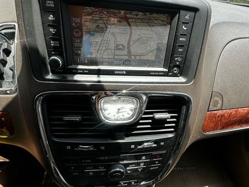 Used 2011 Chrysler Town & Country Limited FWD image 16