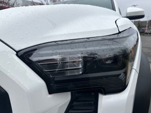 Used 2024 Toyota Tacoma TRD Off-Road image 9