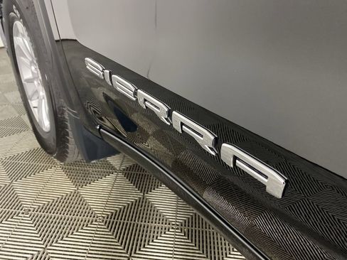 Certified 2025 GMC Sierra 1500 SLE w/ Preferred Package image 35