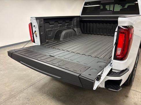 New 2026 GMC Sierra 1500 Denali Ultimate w/ LPO, Black Badging Package image 18