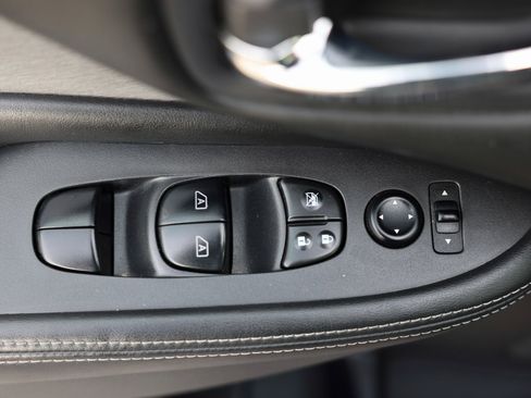 Used 2019 Nissan Murano S image 16