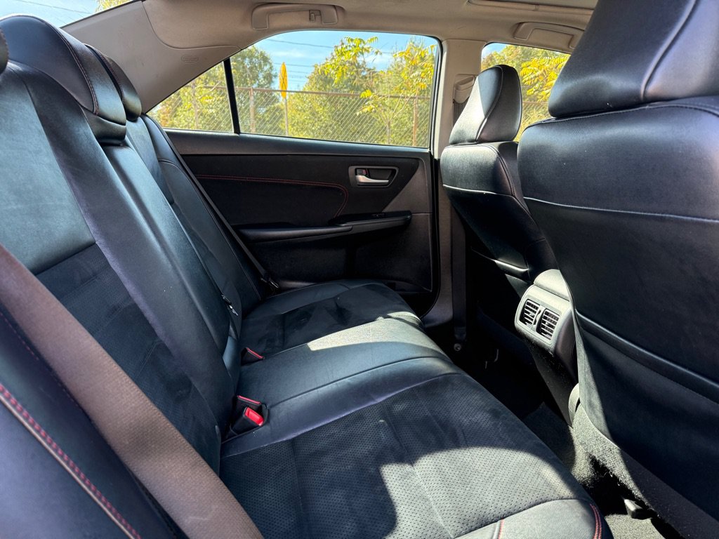 Used 2016 Toyota Camry XSE w/ Moonroof Package FWD image 10