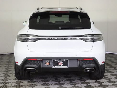 Certified 2025 Porsche Macan image 6
