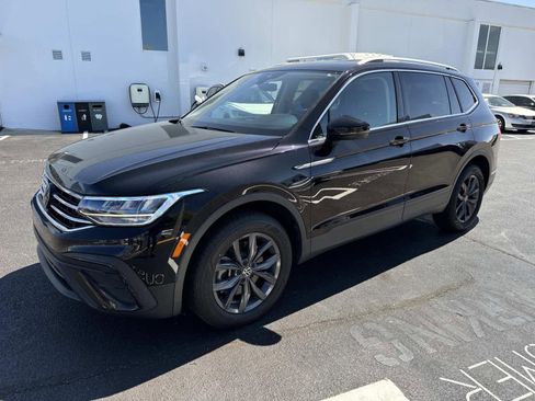 Used 2023 Volkswagen Tiguan SE image 11