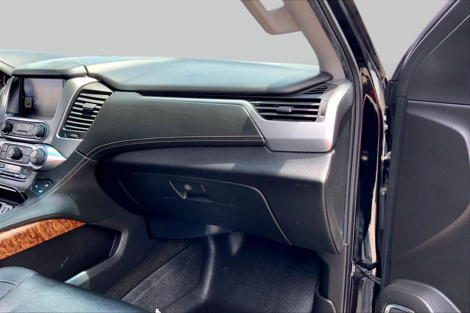 Used 2018 Chevrolet Suburban Premier RWD image 18