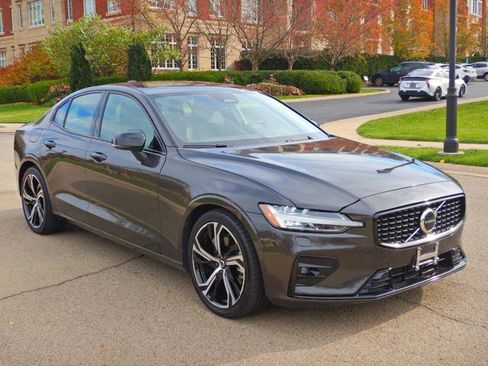 Used 2025 Volvo S60 B5 Core image 3