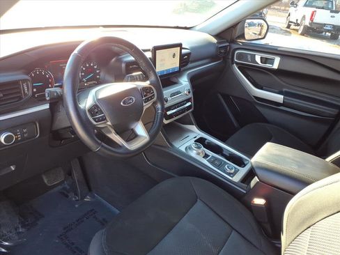 Used 2022 Ford Explorer XLT image 12