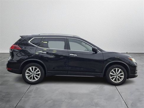 Used 2020 Nissan Rogue SV image 5