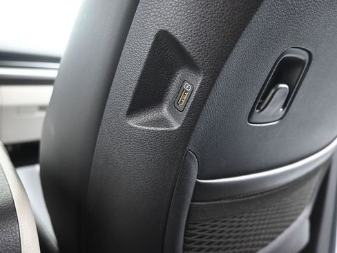 Used 2022 Kia Carnival LX FWD image 14