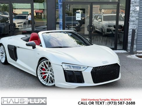 Used 2017 Audi R8 V10 w/ Carbon Exterior Package AWD/4WD image 3