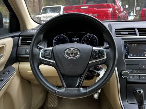 Used 2017 Toyota Camry XLE image 31