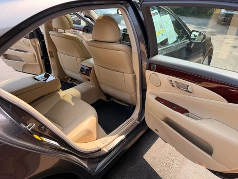 Used 2009 Lexus LS 460 L w/ Luxury Pkg RWD image 10