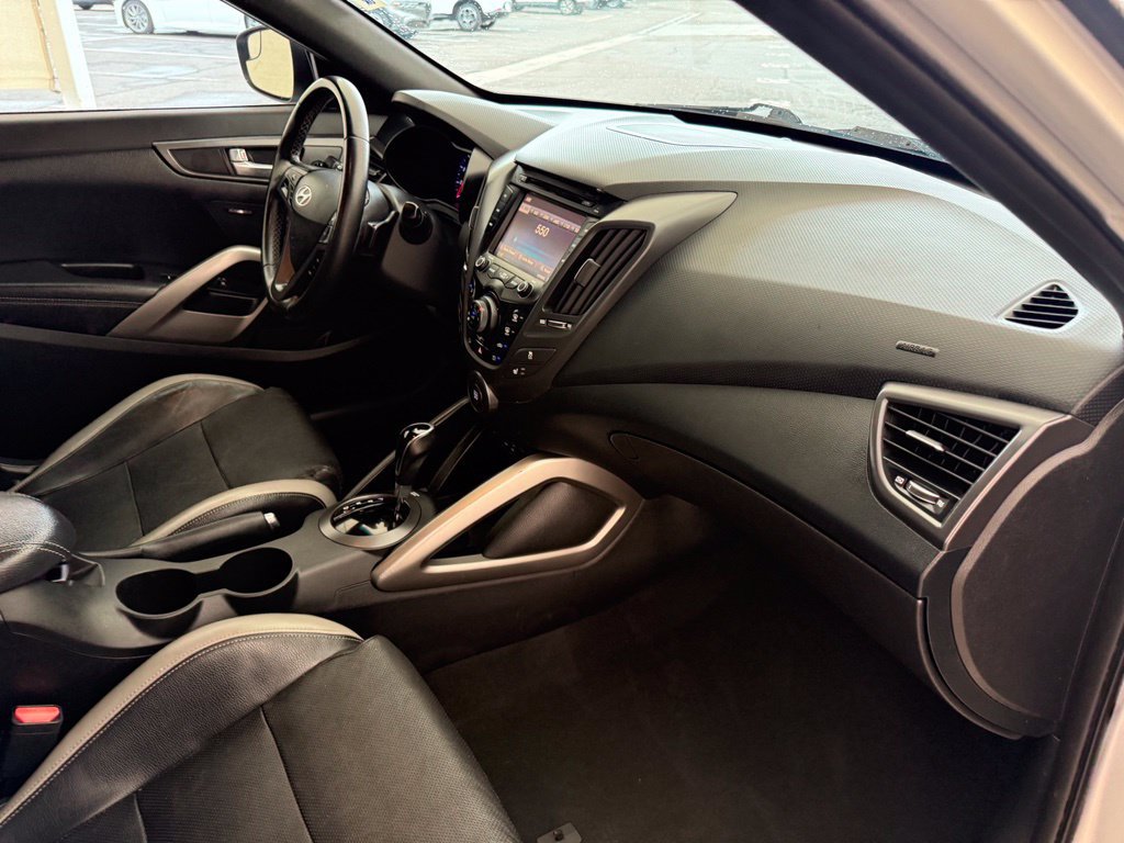 Used 2016 Hyundai Veloster Turbo FWD image 12