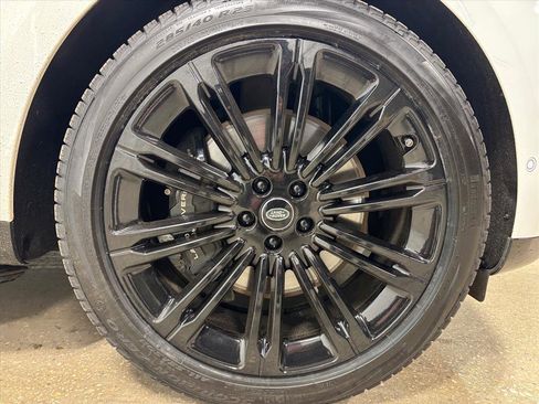 Used 2023 Land Rover Range Rover Long Wheelbase SE image 11