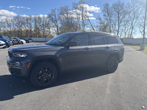 New 2025 Jeep Grand Cherokee L Limited w/ Trailer Tow Package AWD/4WD image 3