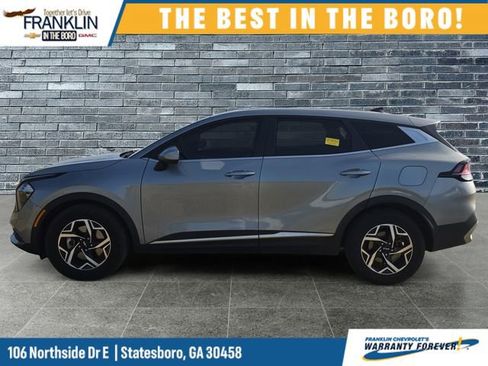 Used 2023 Kia Sportage LX image 2