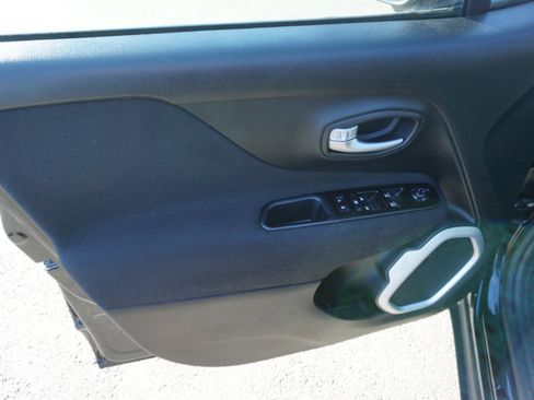 Used 2020 Jeep Renegade Latitude w/ Cold Weather Group image 11