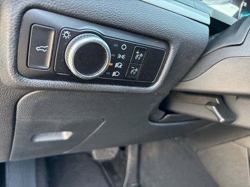 Used 2023 Ford Explorer XLT image 26