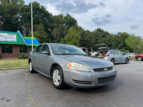 Used 2009 Chevrolet Impala LS FWD image 3
