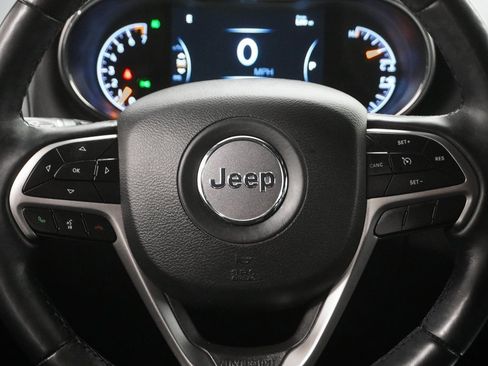 Certified 2022 Jeep Grand Cherokee Laredo X image 21