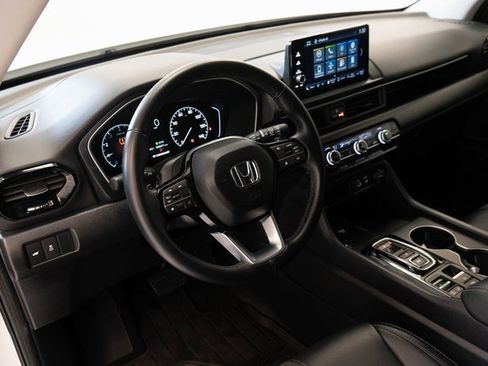 Used 2025 Honda Pilot EX-L image 3