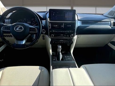 Used 2022 Lexus GX 460 Premium w/ Premium Package AWD/4WD image 16